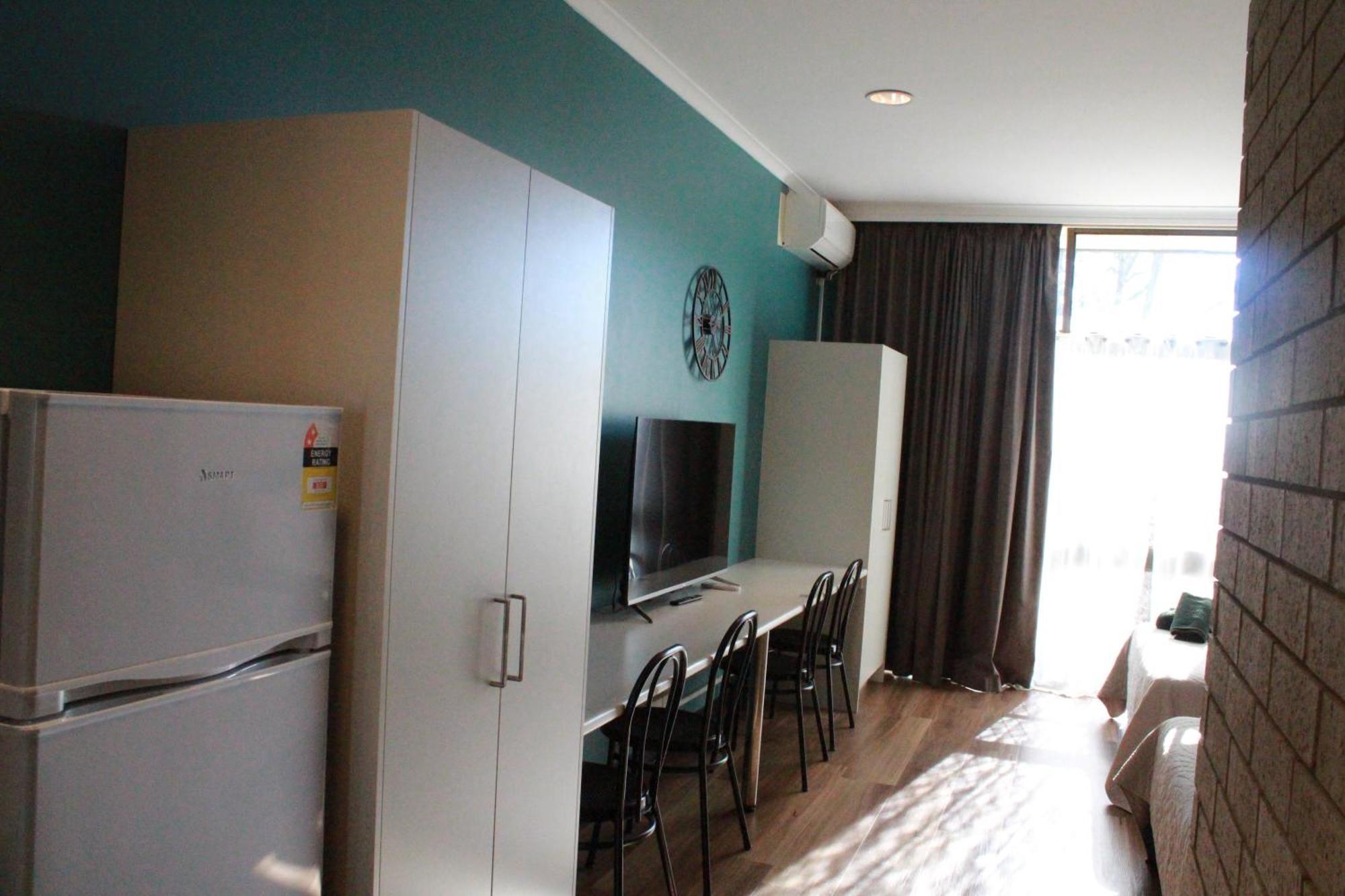 Moe Motor Inn - Contactless 24 Hour Checkinn Available Екстер'єр фото